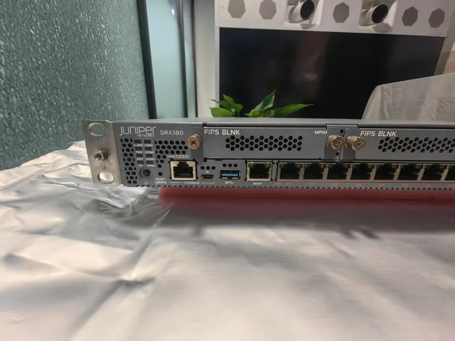 Межсетевой экран SRX380-P-SYS-JB-AC