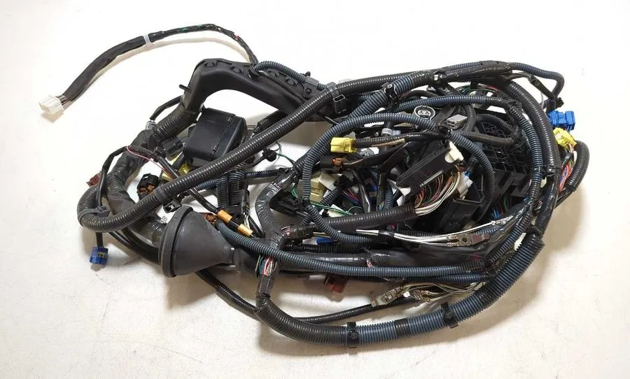 Жгут проводов Toyota Engine Bay Fuse Box Wiring Harness 2004-2006 Camry 82111-33 — фото лота 2