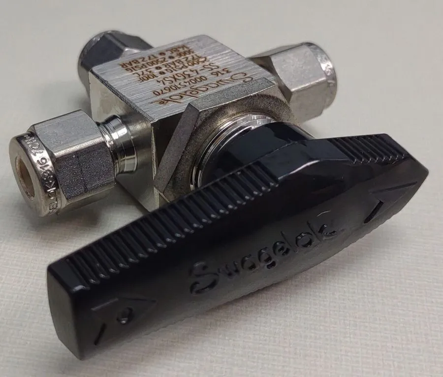 Клапан Swagelok SS-43GXS4 Stainless 40G SERIES 3-WAY 0.90 CV 1/4" TUBE FITTING S