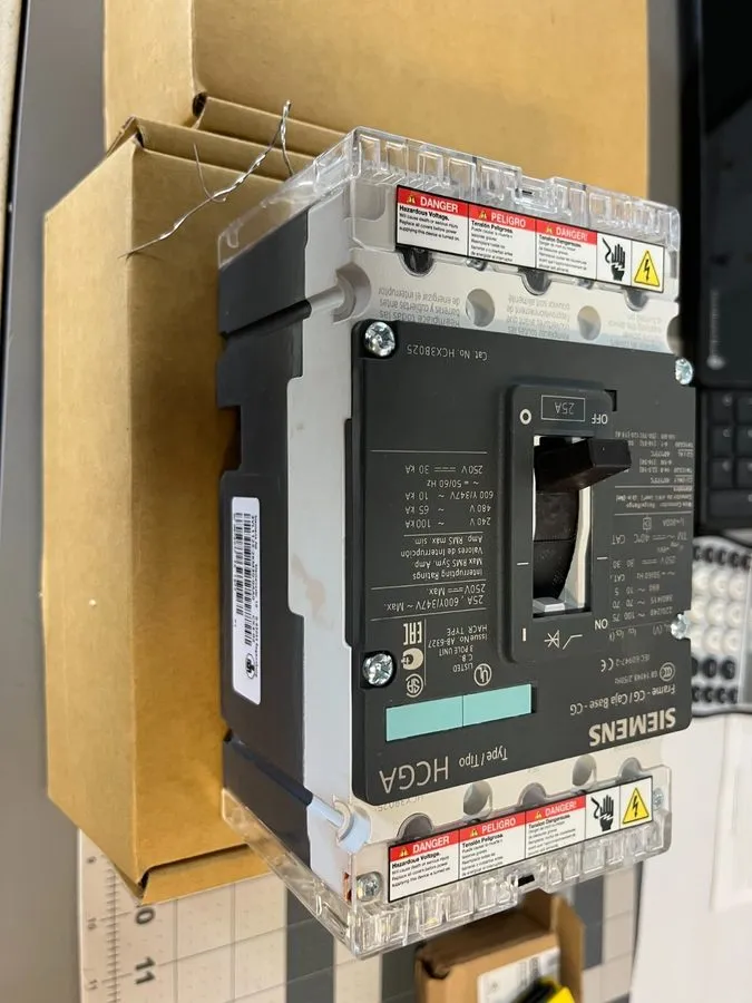 Автоматический выключатель SIEMENS HCGA 3VL1125-2KM30-0AA0 3-POLE CIRCUIT BREAKE