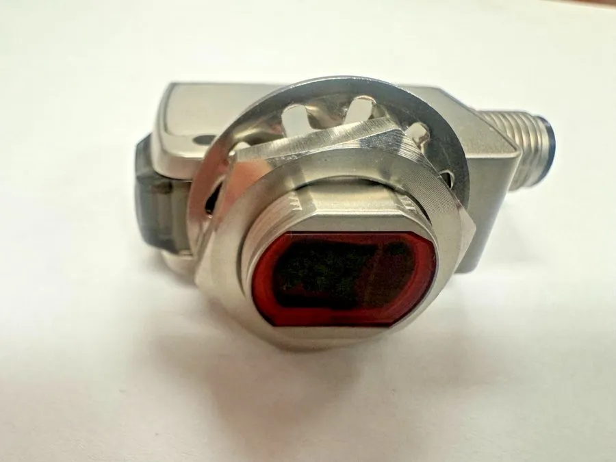Датчик KEYENCE LR-ZB90CB LASER SENSOR 10-30VDC