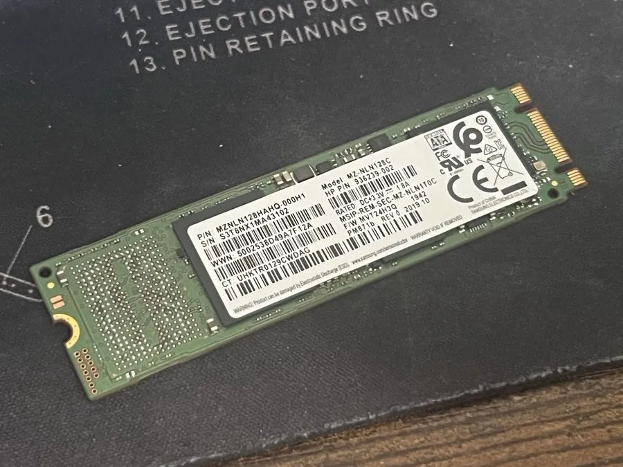 SSD-накопитель Samsung PM871b 128GB M.2 2280 SATA SSD MZ-NLN128C WIPED/ BUNDLE — фото лота 1