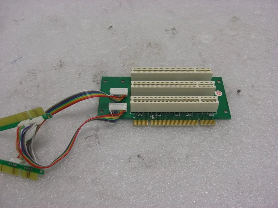 Райзер-плата 3 Slot 32bit PCI Riser Card PCI 300-32 — фото лота 1