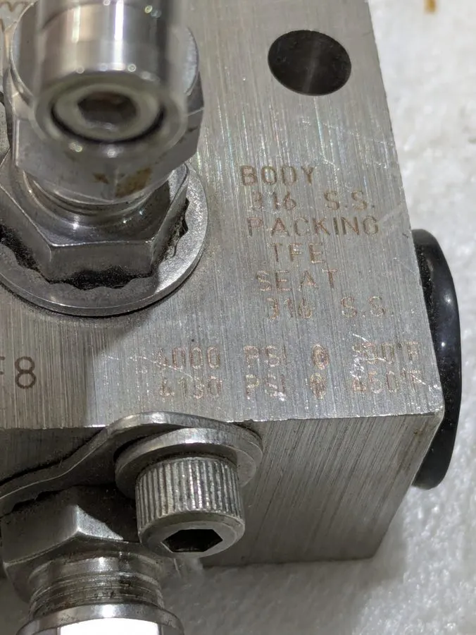 Клапан Swagelok Whitey Ss-m2bf8 1/2" Fnpt Valve Manifold 1 Qty