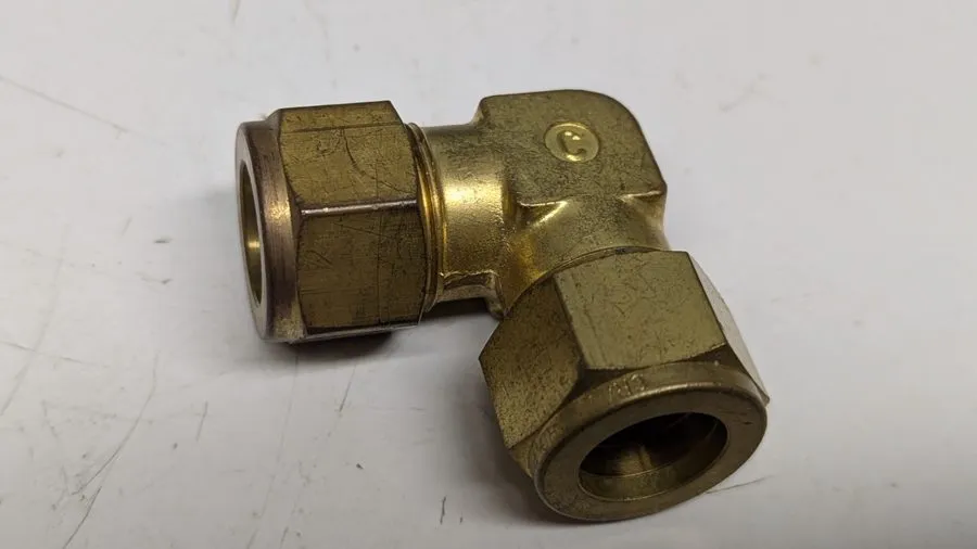 Фитинг Swagelok B-1010-9 Brass Tube Fitting FNSP