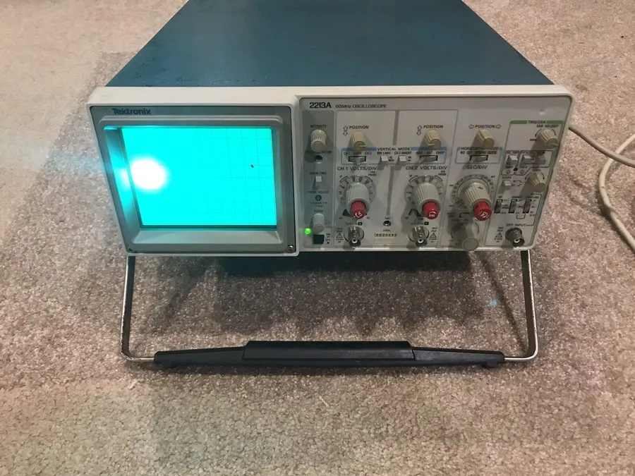 Осциллограф Tektronix 2213A 60MHz 2 Channel Oscilloscope.
