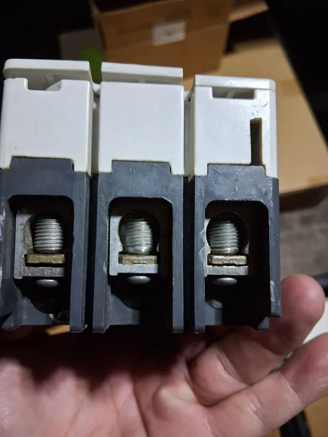 Автоматический выключатель Siemens HEB3B125 3-Pole 125 Amp 480V Circuit Breaker — фото лота 1