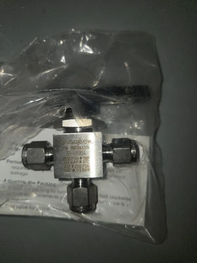 Клапан Swagelok SS-43GXS4 Three way ball valve shipping — фото лота 1