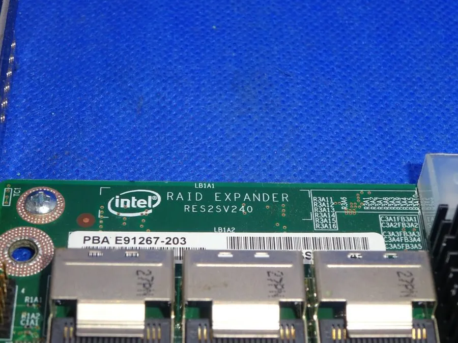 Контроллер INTEL RES2SV240 RAID Storage Expander SAS/SATA 24-Port