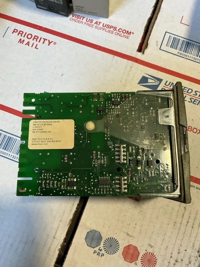 Датчик температуры Eurotherm 2404 Temperature Controller 2404/cc/vh/hz/xx/xx/xx/ — фото лота 1
