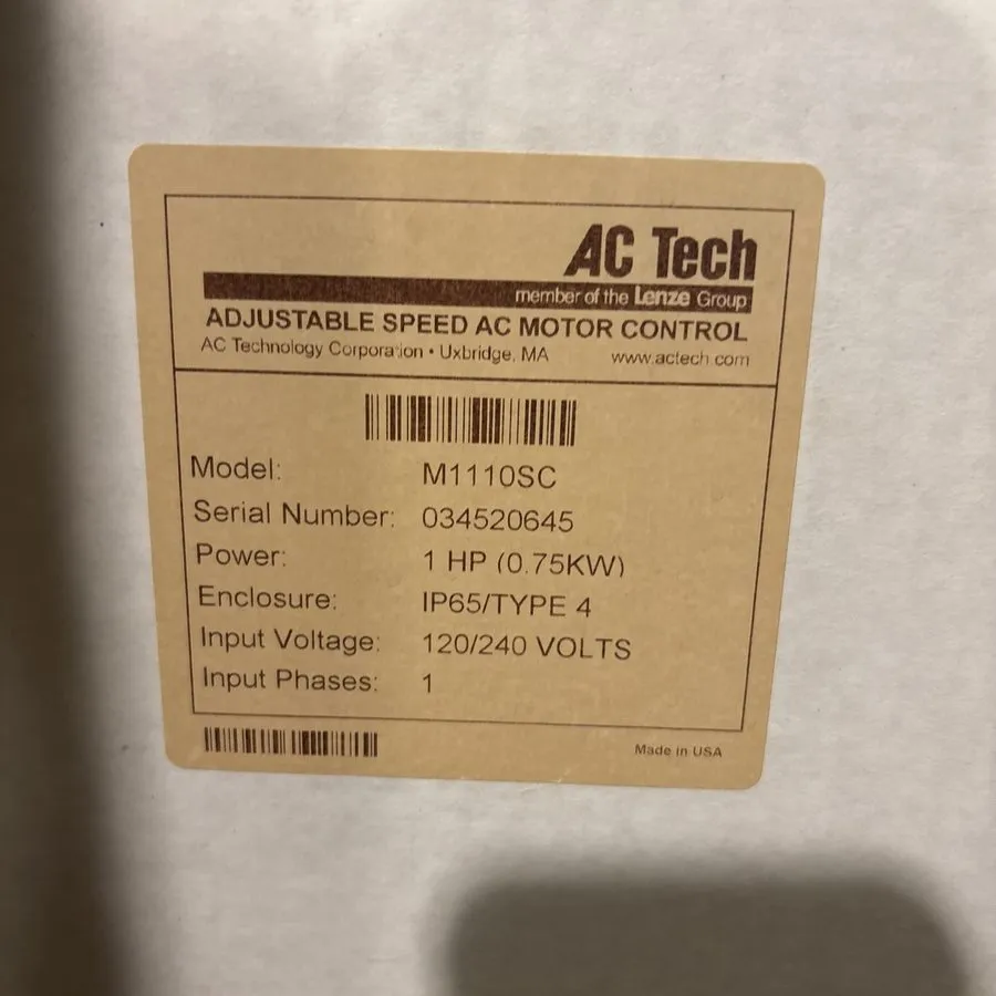 Электропривод LENZE AC Tech M1110SC SERIES INTELLIGENT DRIVE 1 HO .75kw 120/240 