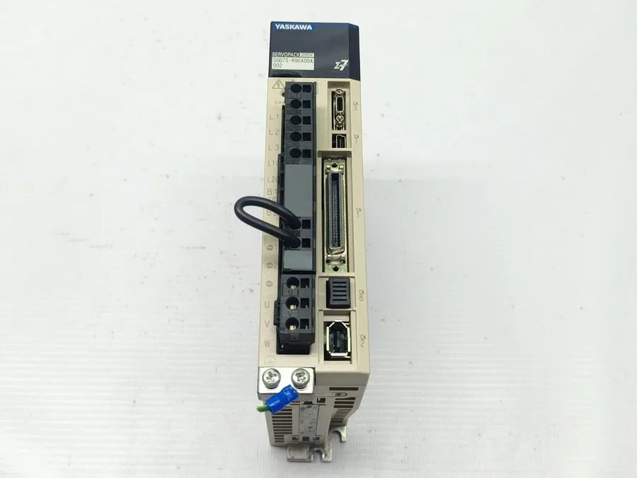 Сервопривод YASKAWA SGD7S-R90A00A002 Servo Drive