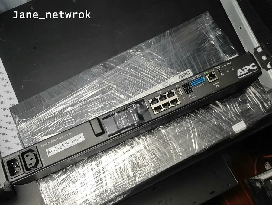 Стойка/шкаф APC NetBotz Rack Monitor 250 NBRK0250 Environmental Security Applian