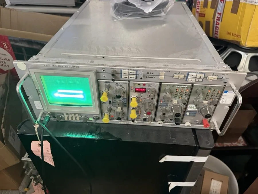 Осциллограф Tektronix R7844 Rack Mount Dual-Beam Oscilloscope w/ 7A19, 7B15, 7B8 — фото лота 2