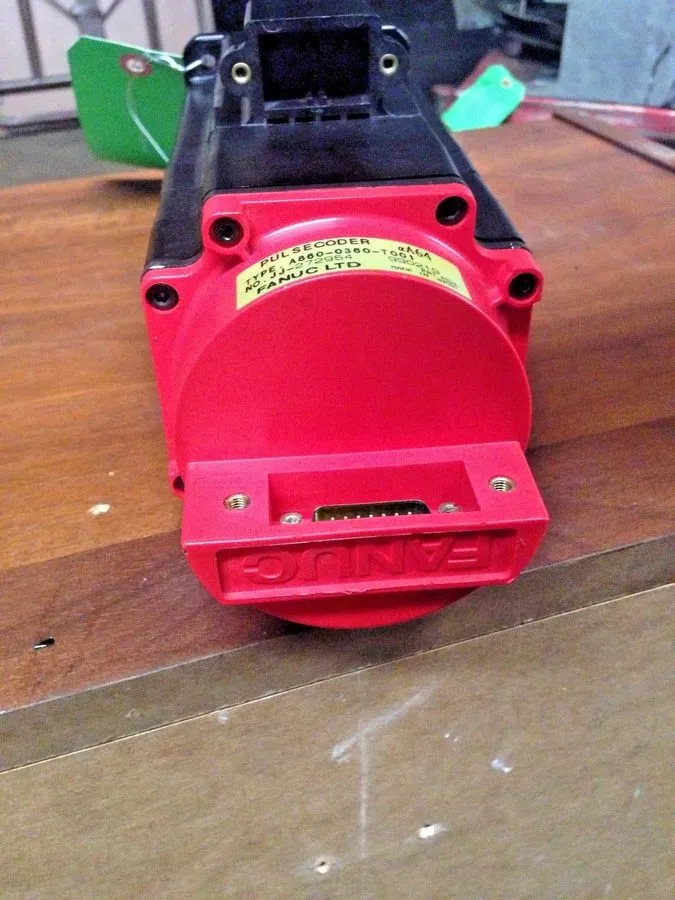 Серводвигатель FANUC AC Servo Motor 02/3000 A06B-0373-B175 0.5 kW 199V 3000RPM