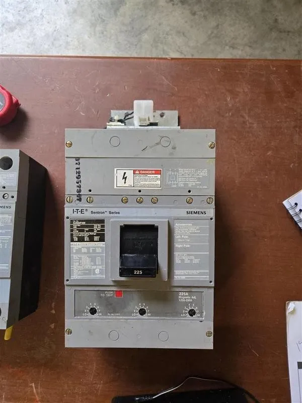 Автоматический выключатель Siemens Sentron Series HJD63F400 Circuit Breaker 400A — фото лота 1