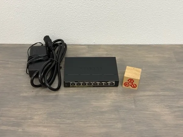 Коммутатор Netgear GS308P 8-PORT Gigabit Ethernet Switch w/ 4-PORT PoE Switch; 6