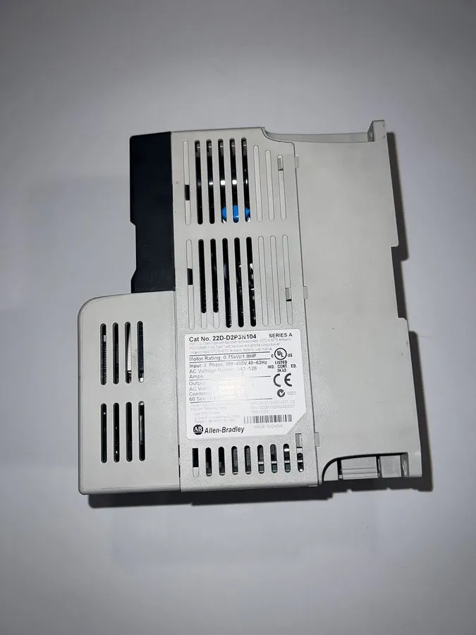 Частотный преобразователь Allen-Bradley 22D-D2P3N104 Series A PowerFlex 40P 0.75 — фото лота 2