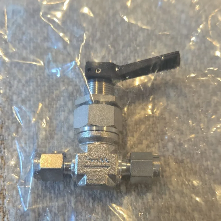 Клапан Swagelok SS-OGS2 Stainless Steel Toggle Valve FNSP — фото лота 2