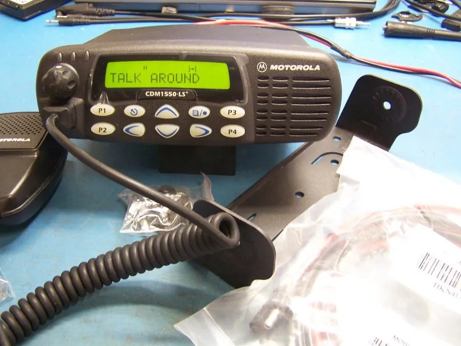 Радиостанция MOTOROLA CDM1550 LS+ MOBILE RADIO 403-470 UHF 25 WATT 16 CH GMRS HA