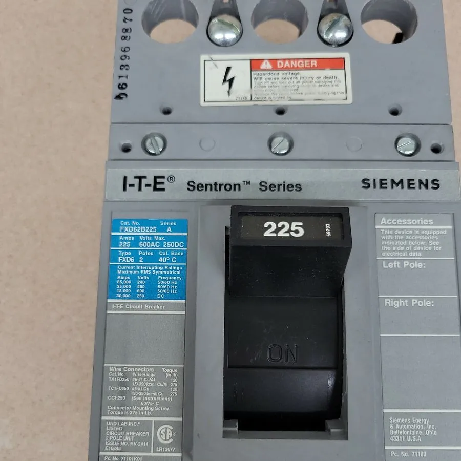 Автоматический выключатель Siemens FXD62B225 Circuit Breaker 225A 3 Pole 600VAC