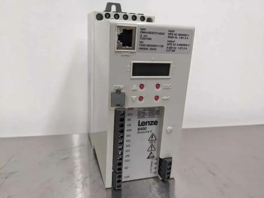 Частотный преобразователь LENZE E84AVBDE3714SX0 13351560 0.37 kW 1.3/1.0 A INVER