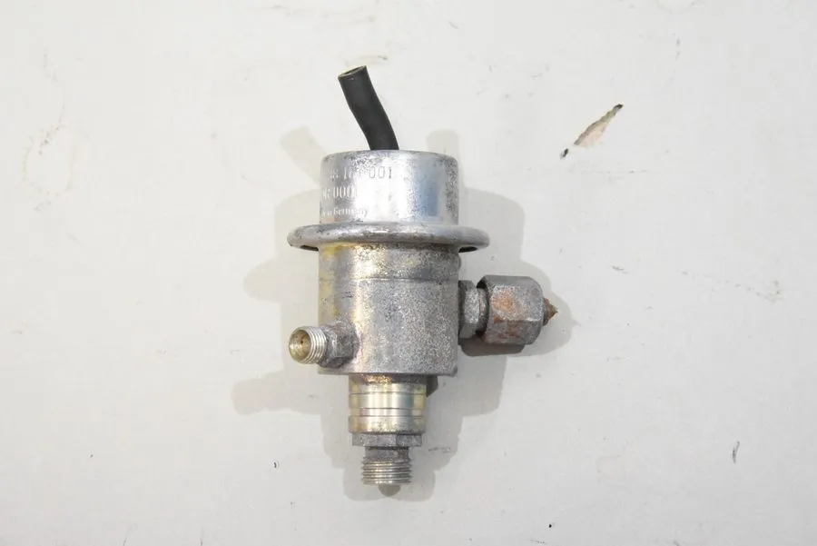 Трубопроводная арматура Mercedes Benz CIS Injection Bosch FPR Fuel Pressure Regu