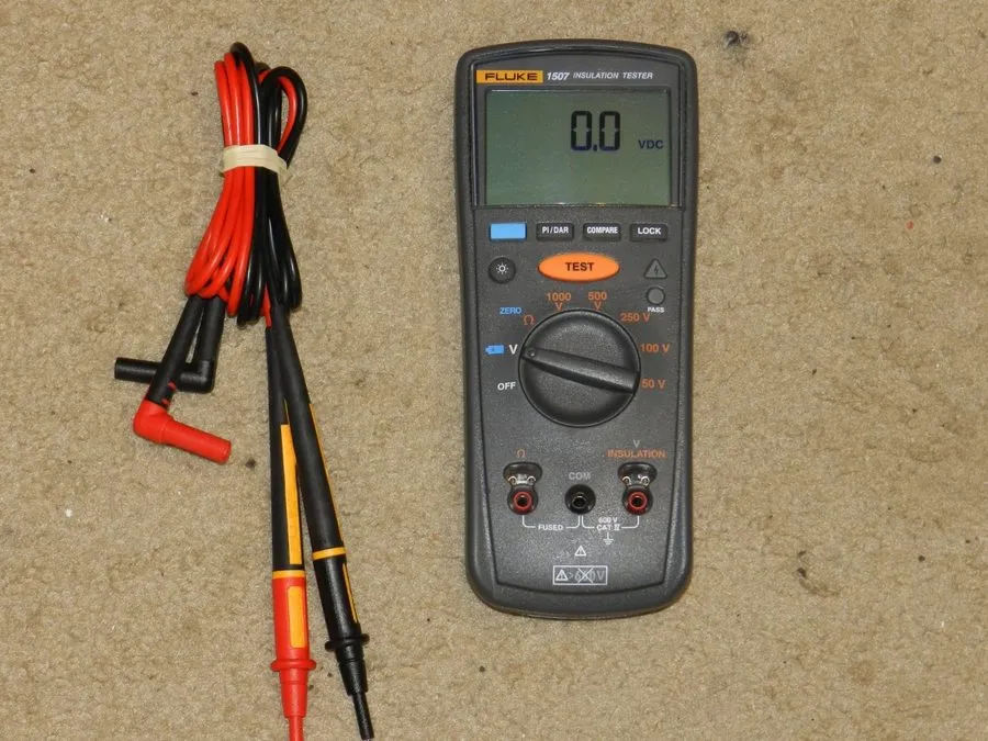 Тестер Fluke 1507 Insulation Resistance Tester Megohmmeter