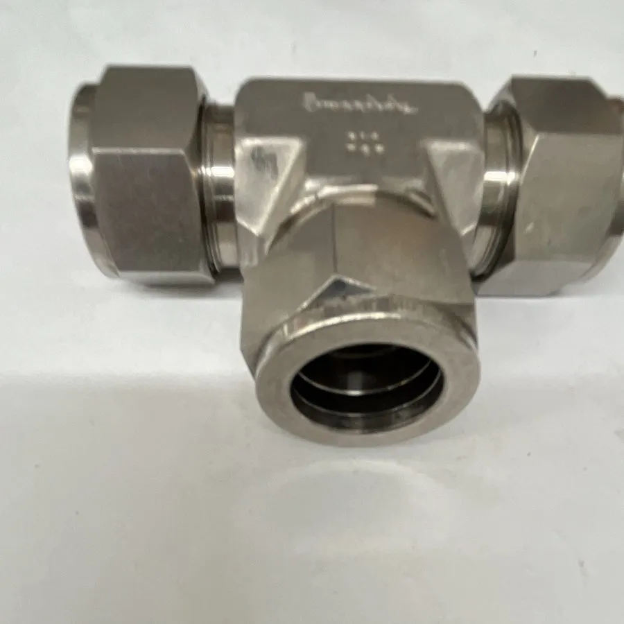 Фитинг Swagelok SS-1210-3 Stainless Steel 3/4 in Compression Tee Fitting