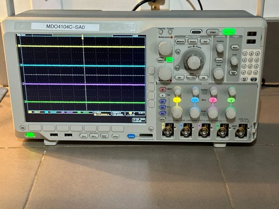 Осциллограф Tektronix MDO4104C 1GHz, 4Ch. 5GS/s Mixed Domain Oscilloscope