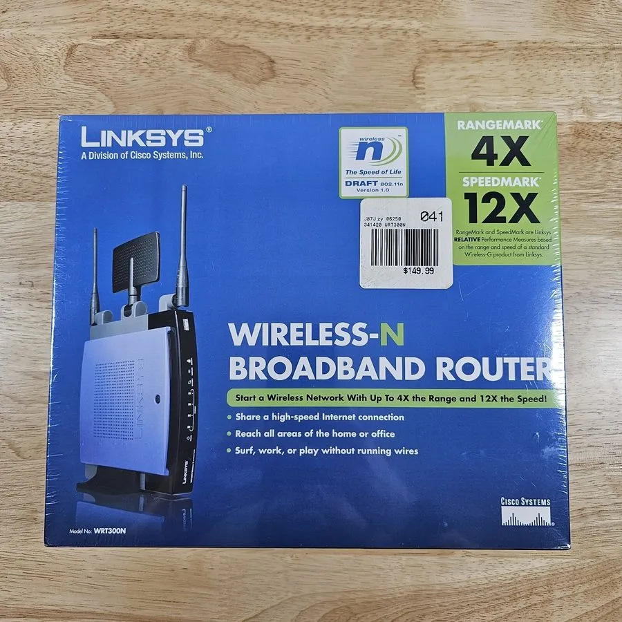 Маршрутизатор Linksys WRT300N 270 Mbps 4-Port Gigabit Wireless N Router