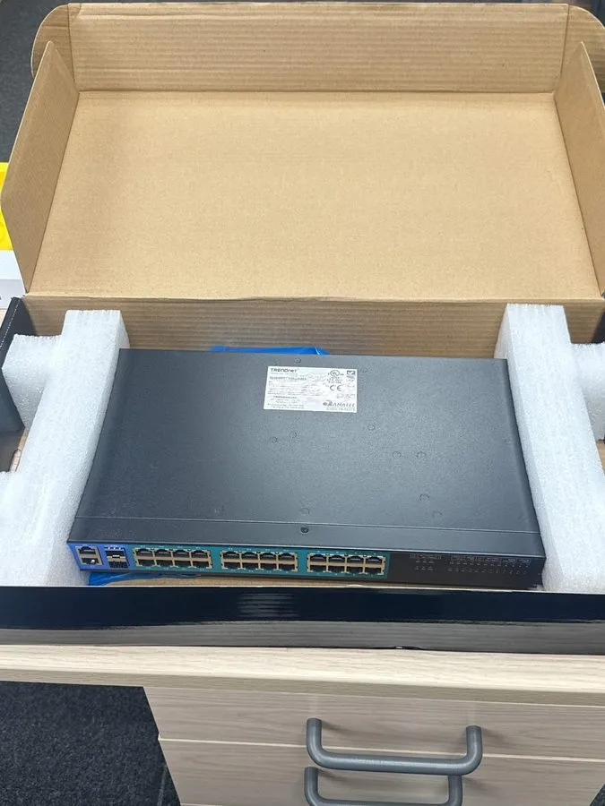Коммутатор TRENDnet TPE-224WS 24-Port 10/100 Web Smart PoE+ Switch 193W SFP