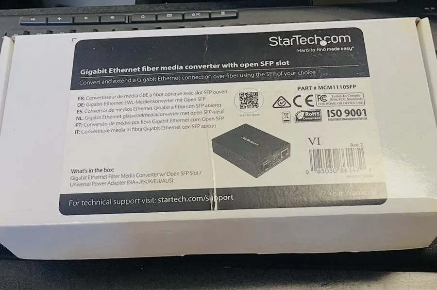 Медиаконвертер StarTech MCM1110SFP Gigabit Ethernet Fiber Media Converter w/ Ope