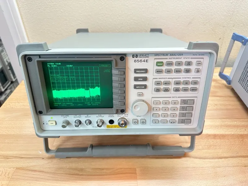 Анализатор спектра HP Agilent 8564E 9KHz 40GHz Spectrum Analyzer w/ 85620A modul