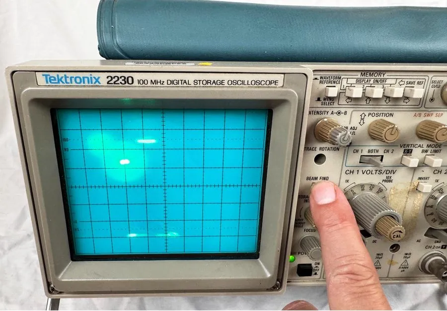Осциллограф Tektronix 2230 100mhz Digital Storage Oscilloscope (YTH44)