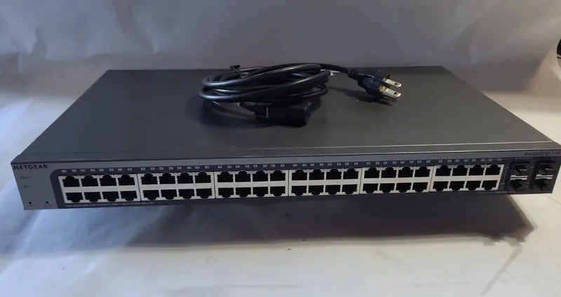 Коммутатор Netgear ProSafe Plus JGS524E 24-Port Gigabit Switch with Power Lead