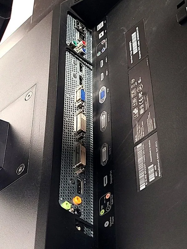 Монитор Dell UltraSharp U3011 U3011T 30" 2560x1600 DisplayPort LCD Monitor Good — фото лота 3