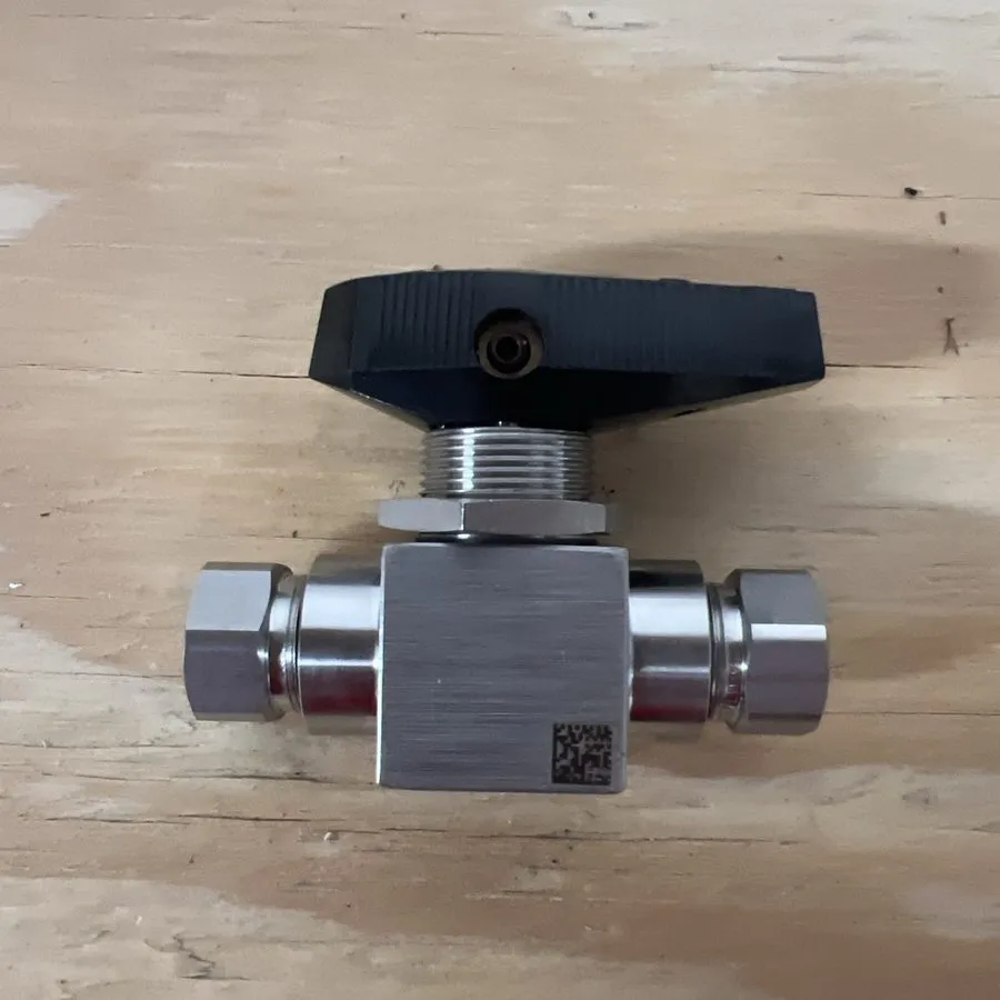 Клапан Swagelok SS-83KF4 High Pressure Ball Valve 6000PSI SEAT PCTFE — фото лота 1