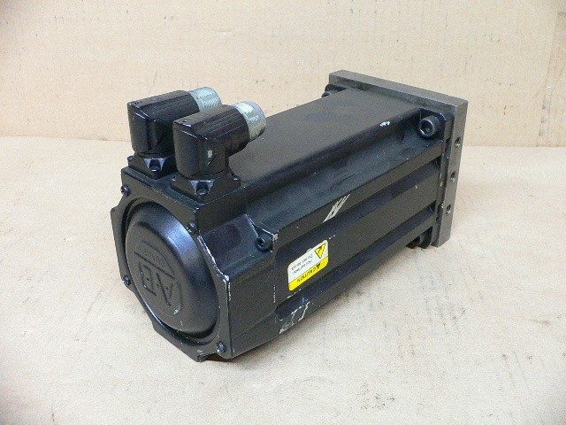 Серводвигатель Allen-Bradley MPM-A1304F-MJ72AA Servo Motor MPM Series