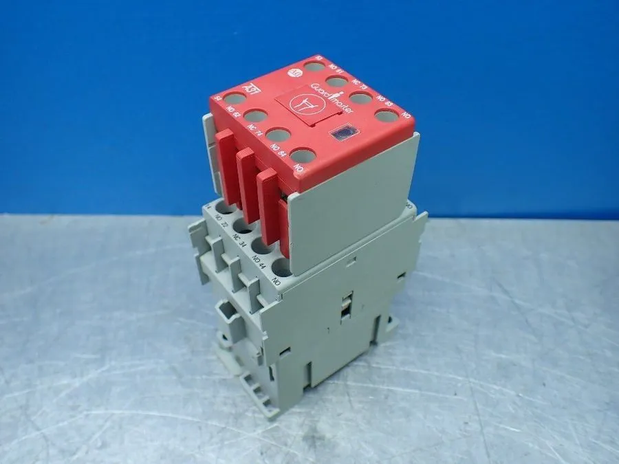 Реле безопасности Allen-Bradley 700S-CF620EJC Ser A Guardmaster Safety Control R