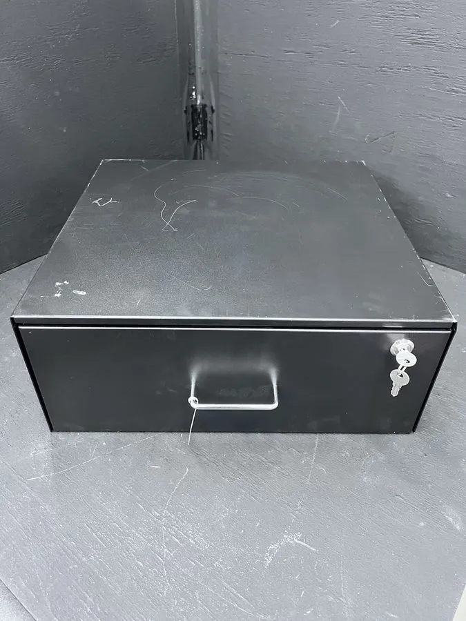 Стойка/шкаф Tripp Lite SmartRack 4U Locking Rack-Mount Storage Drawer (srdrawer4