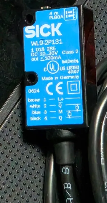Фотоэлектрический датчик SICK 1018285 Retro-Reflective Photoelectric Sensor WL9-