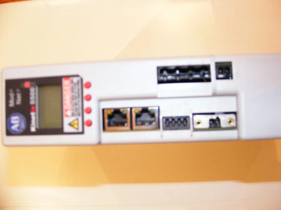 Сервопривод Allen Bradley 2198-H015-ERS Kinetix 5500 Servo Drive 12.5A 190-528V