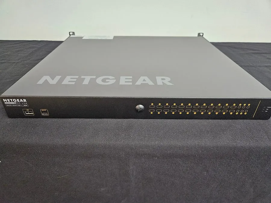 AV-оборудование NETGEAR GSM4230UP M4250-26G4F-PoE++ 1440W Ultra90 24 Port Dante  — фото лота 1