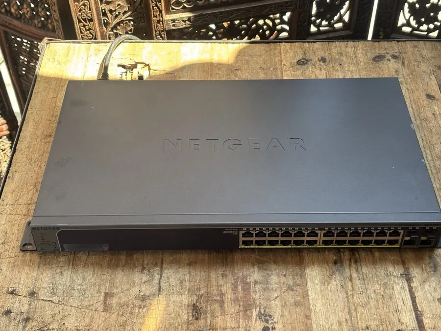 Коммутатор NETGEAR GS728TP Pro 24 Port Gigabit Smart PoE+ Switch 190W 4x SFP GS7