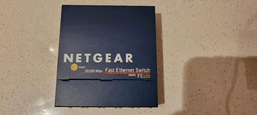 Коммутатор Netgear ProSafe FS105 V3 5-Ports External Desktop Switch Only