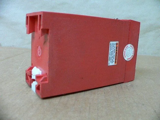 Реле безопасности Allen Bradley 440R-E23030 24V AC/DC Minotaur MSR8T Safety Rela