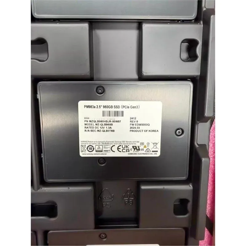 SSD-накопитель Samsung PM983a 960GB SSD 2.5" U.2 PCIe 3.0 NVMe MZ-QLB960B MZQLB9