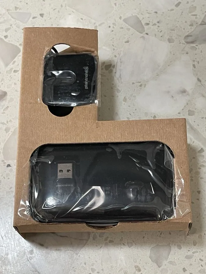 VoIP-шлюз CLEAN Plantronics Voyager Legend UC B235-M Bluetooth Headset — фото лота 2