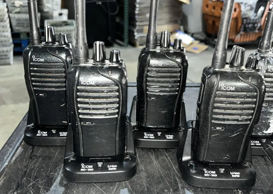 Радиостанция x11 ICOM IC-F4101D RADIOS W 9 DOCKS